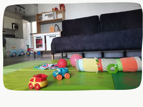 Espace de jeux lumineux chez une assistante maternelle à Brétigny-sur-Orge