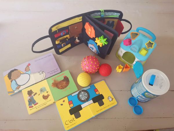 Assistante maternelle à Brétigny-sur-Orge qui accompagne un enfant avec autisme en proposant un espace calme