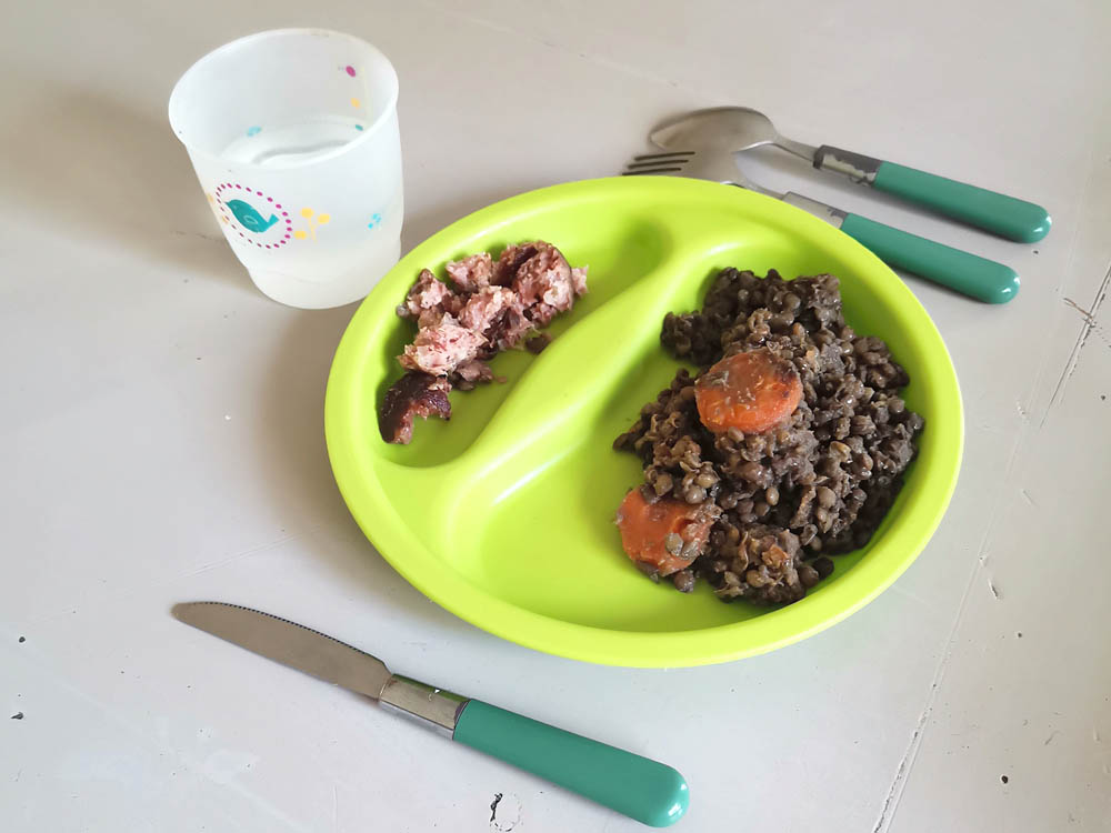 Petit salé aux lentilles proposés aux enfants à Brétigny