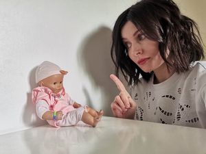 Assistante maternelle à Brétigny : posture de communication avec un jeune enfant